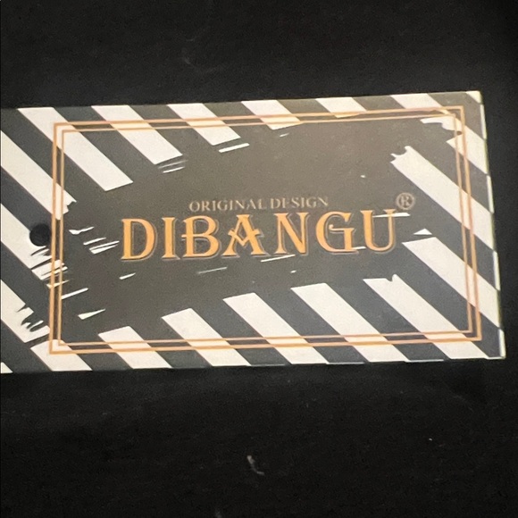 Elegant Black and Gold Patterned Women's Scarf - Picture 4 of 4